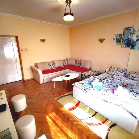 Red Rouz Apartment Belgrade