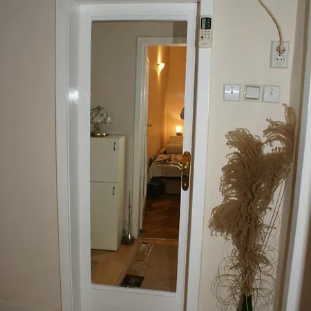 Red Rouz Apartment